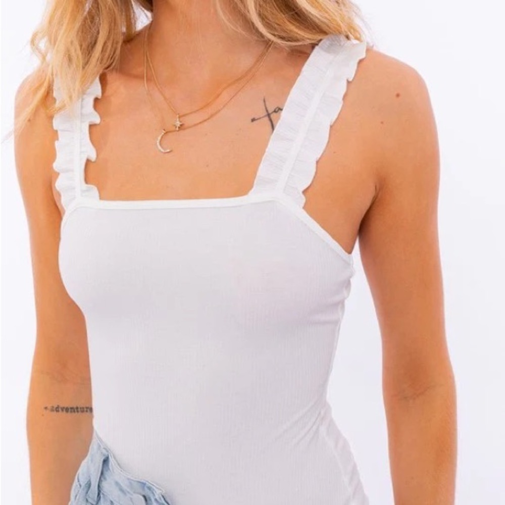 Jolie Ruffle Strap Ribbed Bodysuit Size M in White - Picture 3 of 12
